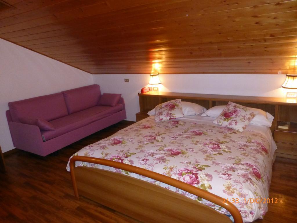 Hotel San Giovanni ヴィーゴ・ディ・ファッサ 部屋 写真