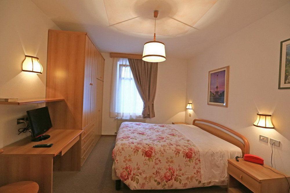 Hotel San Giovanni ヴィーゴ・ディ・ファッサ エクステリア 写真