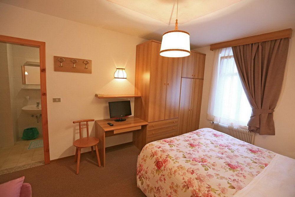 Hotel San Giovanni ヴィーゴ・ディ・ファッサ エクステリア 写真