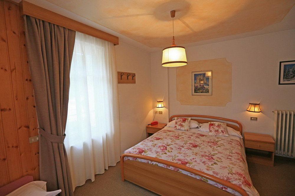 Hotel San Giovanni ヴィーゴ・ディ・ファッサ エクステリア 写真